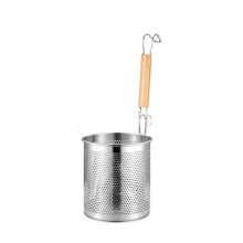 Écumoire à mailles pour panier à friture, idéale pour la cuisine de restaurant.