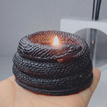Lumânare decorativă neagră gotică cu parfum de rozmarin