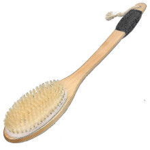 Cepillo de baño de madera curvado con mango largo y cerdas naturales antideslizantes para exfoliar la espalda (en seco o en húmedo).