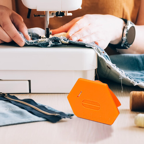 Magnetic Seam Guide for Sewing Machine with Scale 2