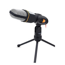 Microfon cu condensator cu fir pentru studio de podcasturi cu suport