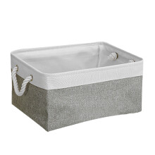 Cesto dobrável para guardar roupas sujas.