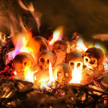 Set di 4 decorazioni in ceramica a forma di teschio per Halloween