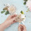 Corsage de poignet en lys blanc artificiel (2 pièces) 3