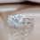 Anello da donna Yuehao con piuma cava e zirconi, in argento. 2
