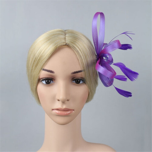 Bandeau bibi violet orné de fleurs en maille et de plumes 2