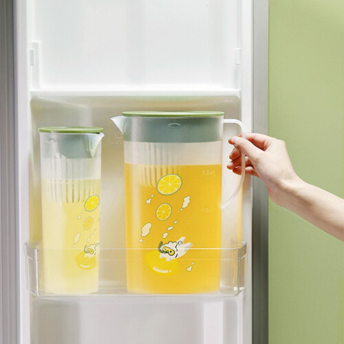 Transparenter Kunststoffkrug mit Deckel, 2 l 1