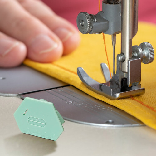 Magnetisk sømguide for symaskin med skala 2