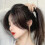 Extensión de cabello natural castaño con flequillo largo lateral, parte delantera 8