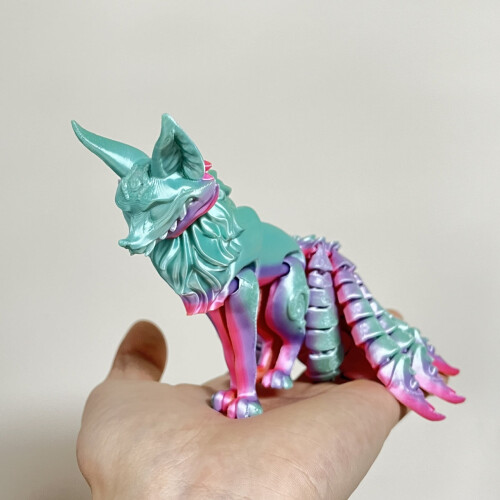 3D-printad rävactionfigur med rörliga leder