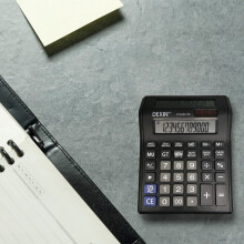 Bordskalkylator med dubbla skärmar Finanskontorsanvändning