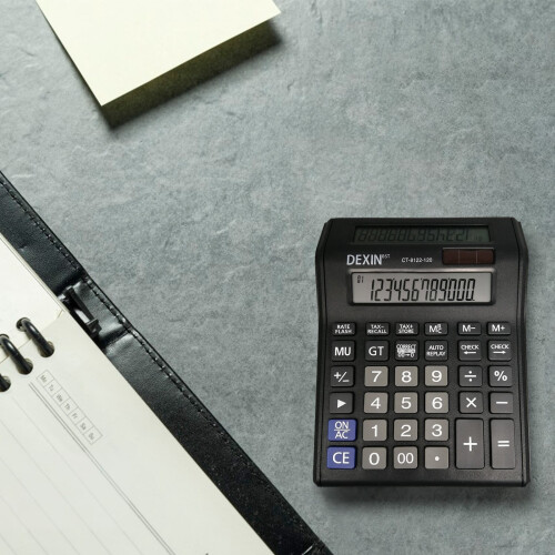 Calcolatrice da tavolo con doppio schermo per ufficio e finanza.