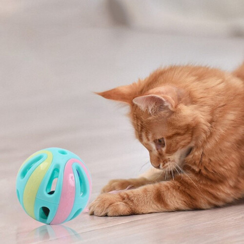Ovo de brinquedo sonoro para gatos, 8 cm 2