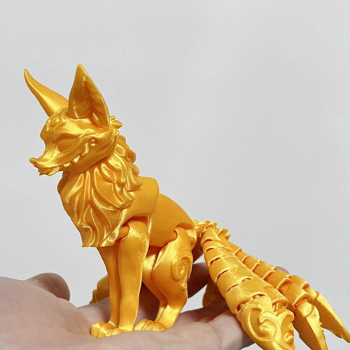 3D-printad rävactionfigur med rörliga leder 2