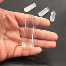 Ornements Yakbaofuo Pointe de cristal de quartz fondu Obélisque de guérison Baguette hexagonale Reiki Décorations de bureau pour Noël et Halloween