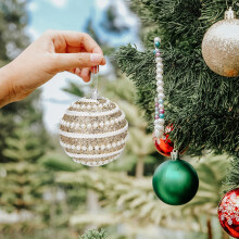 Set bunter Christbaumkugeln