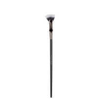 Brosse à cils à poils doux et denses, tête plate en éventail