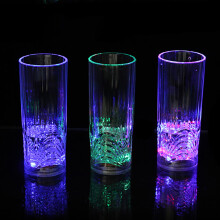 Leuchtender LED-Wasserbecher für Frauen – Weihnachtsgeschenk