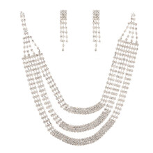 Set van strass ketting en oorbellen voor een bruiloft