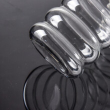 Japanische Milchkanne aus gestreiftem Glas mit Henkel