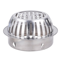 Tapa metálica para desagüe de suelo con sistema antirretorno.