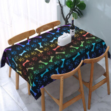Nappe rectangulaire lavable à motif d'empreintes de pattes arc-en-ciel, idéale pour les mariages, les repas et les festivals (137 x 183 cm).
