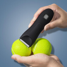 Men's showerproof body and manscaping trimmer with