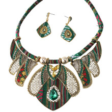 Ensemble collier et boucles d'oreilles bohèmes, bijoux imposants
