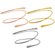 Conjunto de brazaletes ajustables para mujer en oro, plata y oro rosa.
