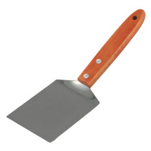 Ostskyffel i rostfritt stål med trähandtag 1 st