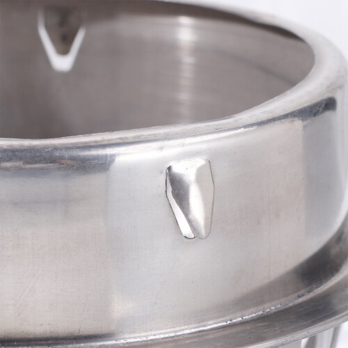 Metallene Bodenablaufabdeckung mit Rückflussverhinderung 1