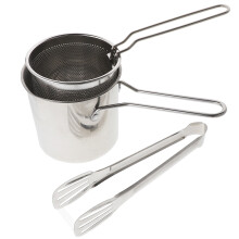 Frituurpan van roestvrij staal met mandje en schuimspaan.