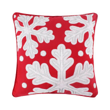 Cojín decorativo de terciopelo rojo con estampado de copos de nieve, 45 x 45 cm.