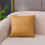 Coussin décoratif en polyester jaune 45 x 45 cm 6