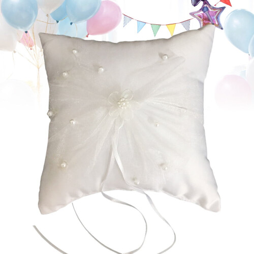 Almofada para alianças de casamento com renda, pérolas e decoração floral. 2