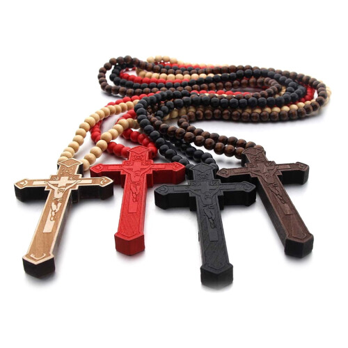 Colier cruce catolică cu mărgele de lemn și crucifix 1