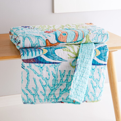 Colcha Levtex Home Beachwalk com estampa de peixes e corais, 127 x 152 cm (50 x 60 polegadas), algodão. 2