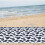 Toalha de praia com estampa de vaca, em microfibra resistente ao desgaste, 76 x 152 cm (30 x 60 polegadas). 1
