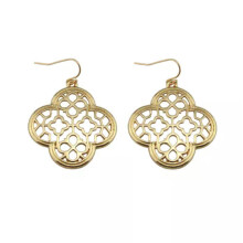 RSAMD Cutout Quatrefoil Magnolia Hollow Clover Drop Statement -korvakorut, naisten korut - kultaa