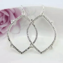 Kristall-Pavé-Ohrringe mit ovalem, offenem Design, Silber