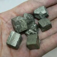 Dekorativní kámen z minerálního krystalu pyritu, balení 100 g