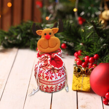 Kerstcadeautas met afbeelding van de kerstman en een sneeuwpop.