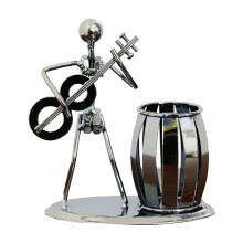 Portalápices metálico con forma de guitarra, adorno de escritorio, color plata oscuro.