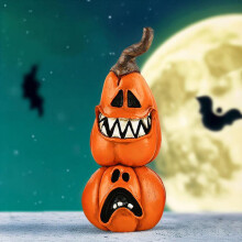 Figurină de vrăjitoare cu pisică și dovleac de Halloween, pisică neagră pe dovleac