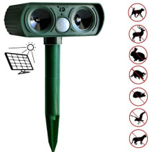 Lightning-themed animal scare device