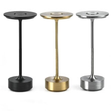 Lampe de table LED dorée sans fil
