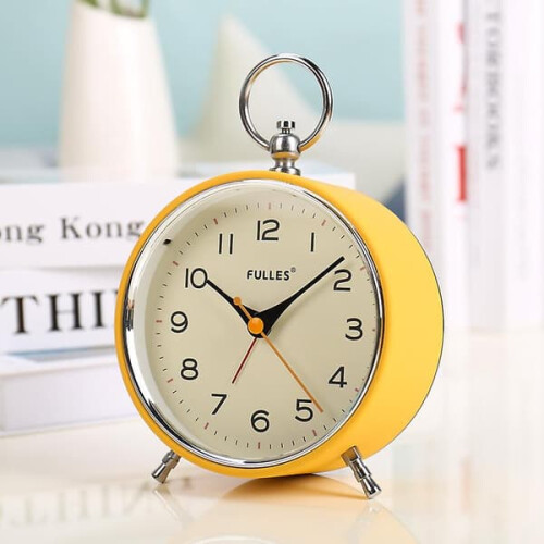 Analog Alarm Clock with Night Light and Snooze Function