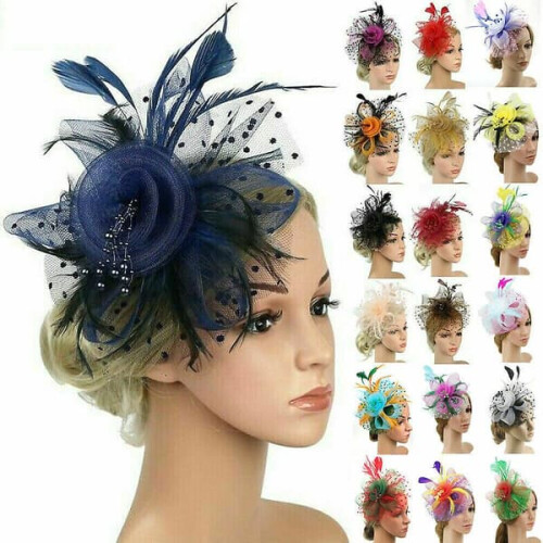 Tiara de penas com presilha, estilo Alice, na cor Snowdrop.
