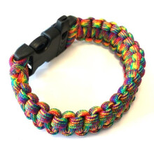 Bracelet en paracorde avec sifflet rouge jaune vert