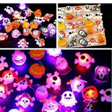 Broszka świecąca na Halloween, wielokolorowa, 10 sztuk